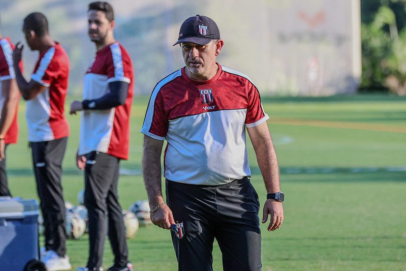 Tencati afirma ter recusado propostas para deixar Botafogo