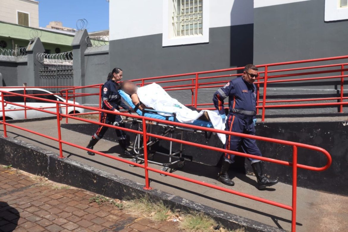 Suspeito de furto passa mal na delegacia